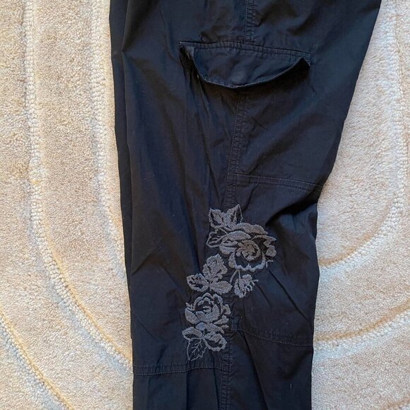 Vintage Black Cargo Pants With embroidery | Women’s Size 6 / Medium - Picture 6 of 8